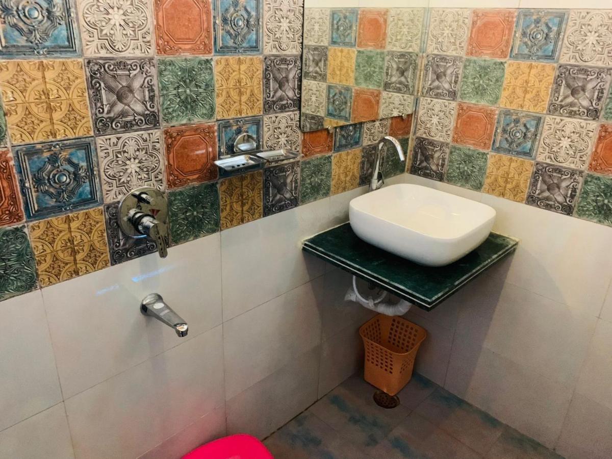 Hotel Payal & Restaurent Pachmarhī エクステリア 写真