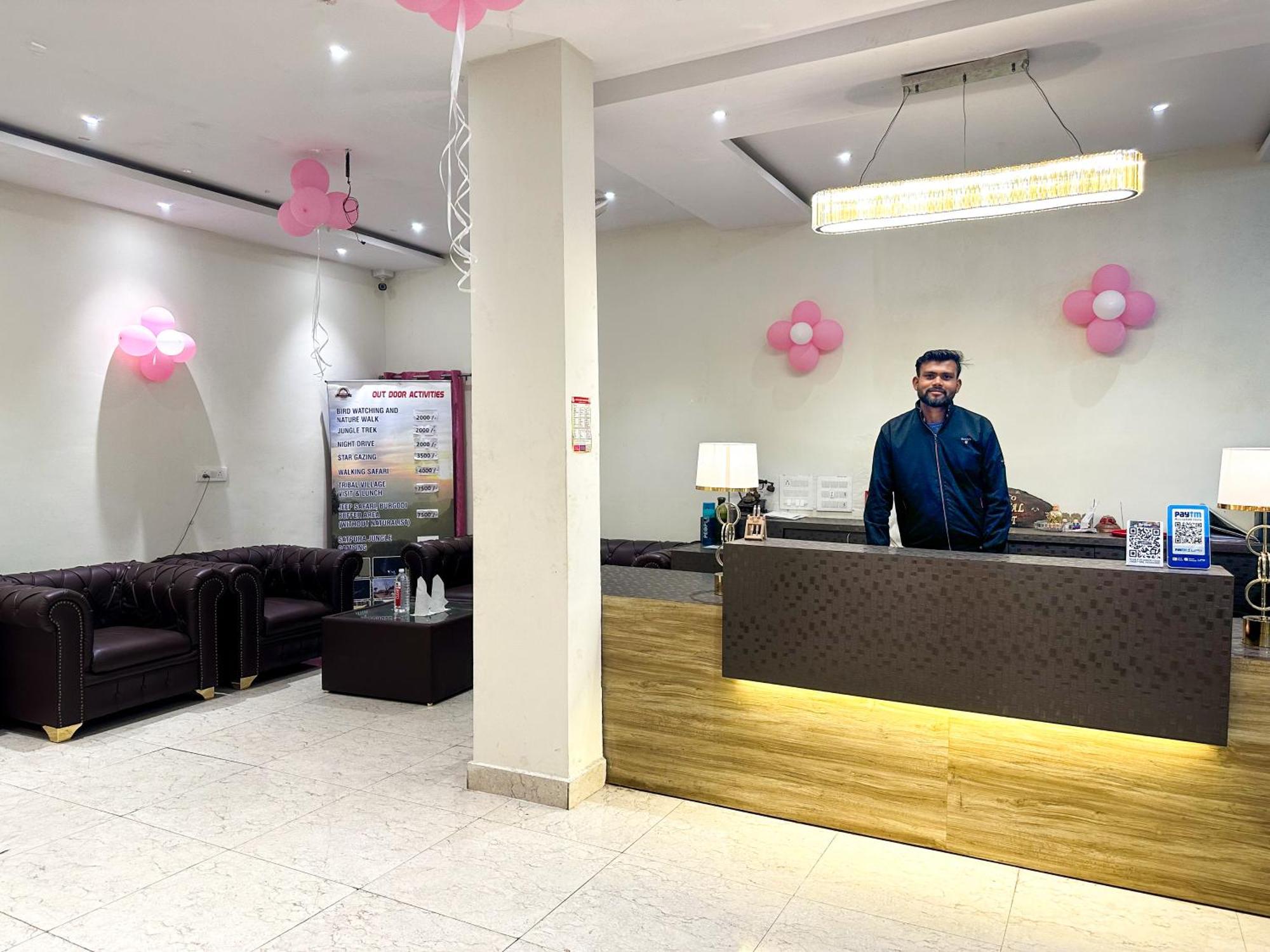 Hotel Payal & Restaurent Pachmarhī エクステリア 写真