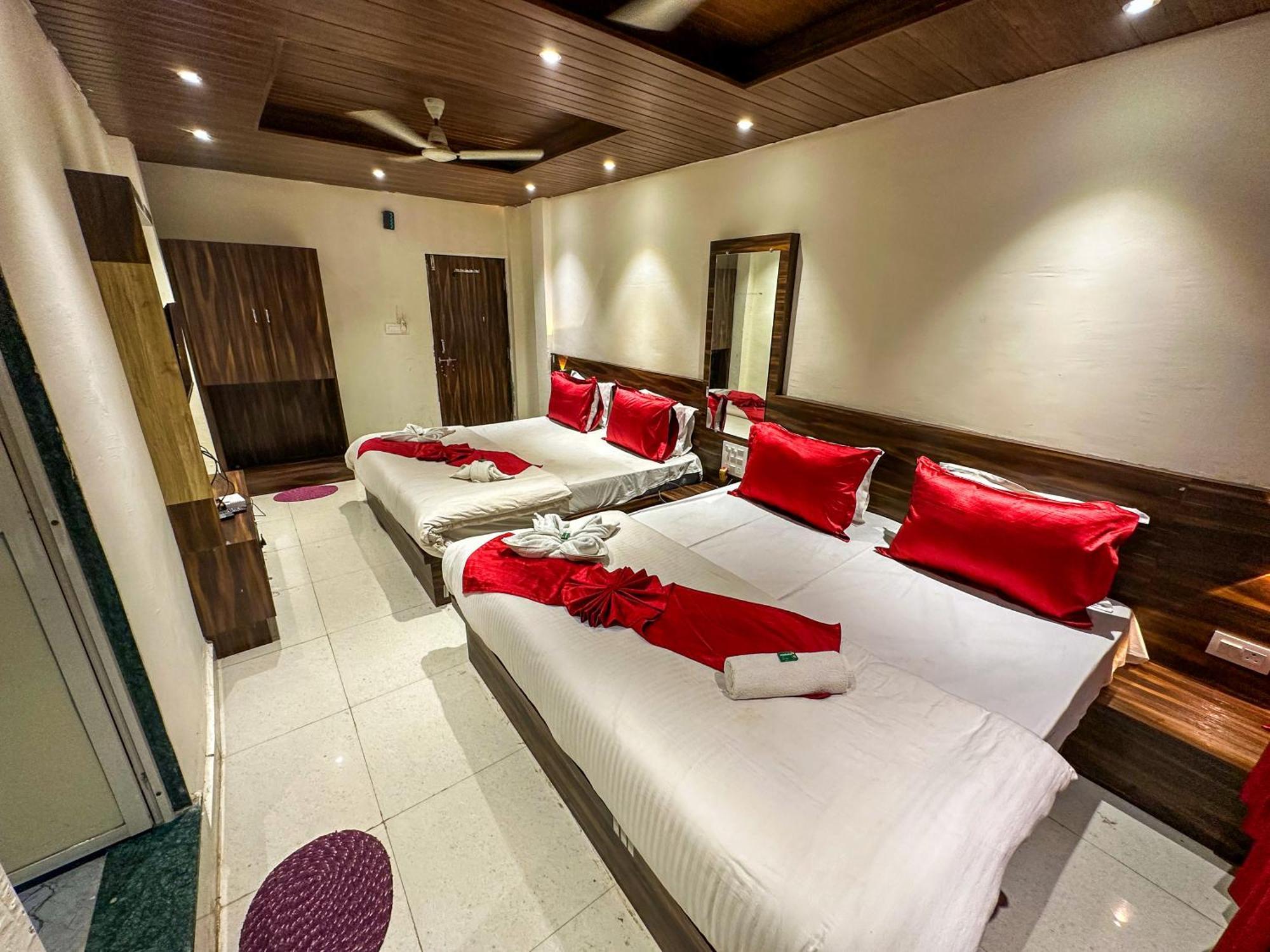 Hotel Payal & Restaurent Pachmarhī エクステリア 写真