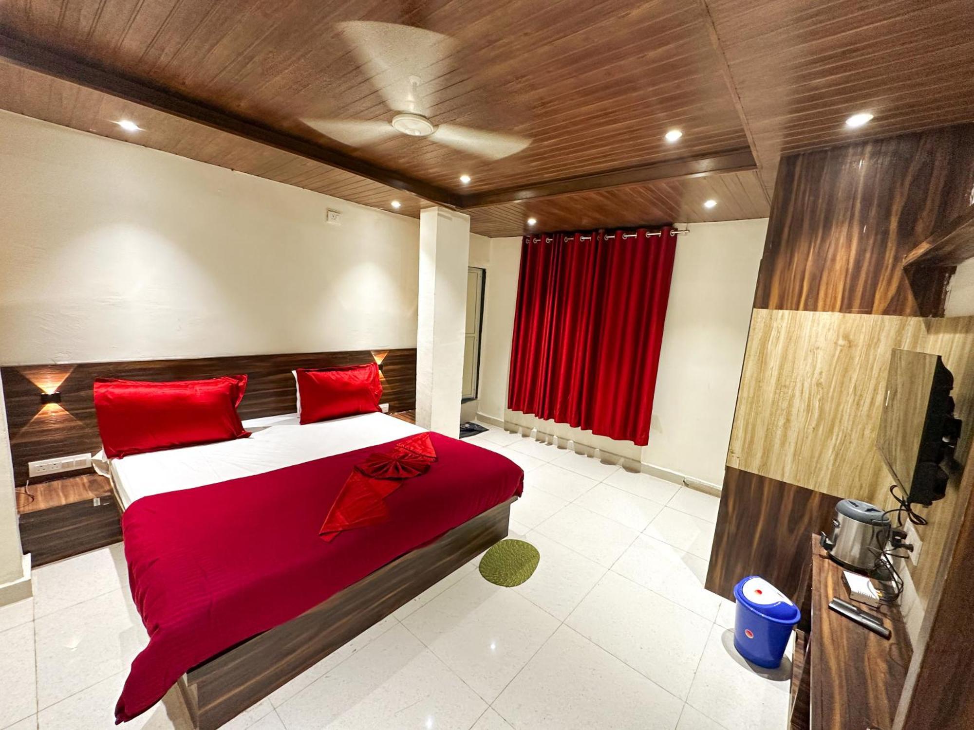 Hotel Payal & Restaurent Pachmarhī エクステリア 写真
